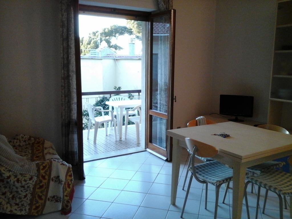 Appartamenti Torre Medicea Castiglioncello Zimmer foto